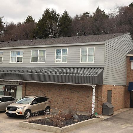 Paris Plaza Apartment Elliot Lake ภายนอก รูปภาพ