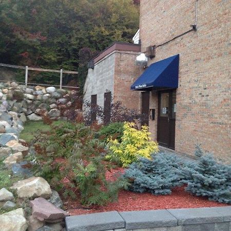 Paris Plaza Apartment Elliot Lake ภายนอก รูปภาพ