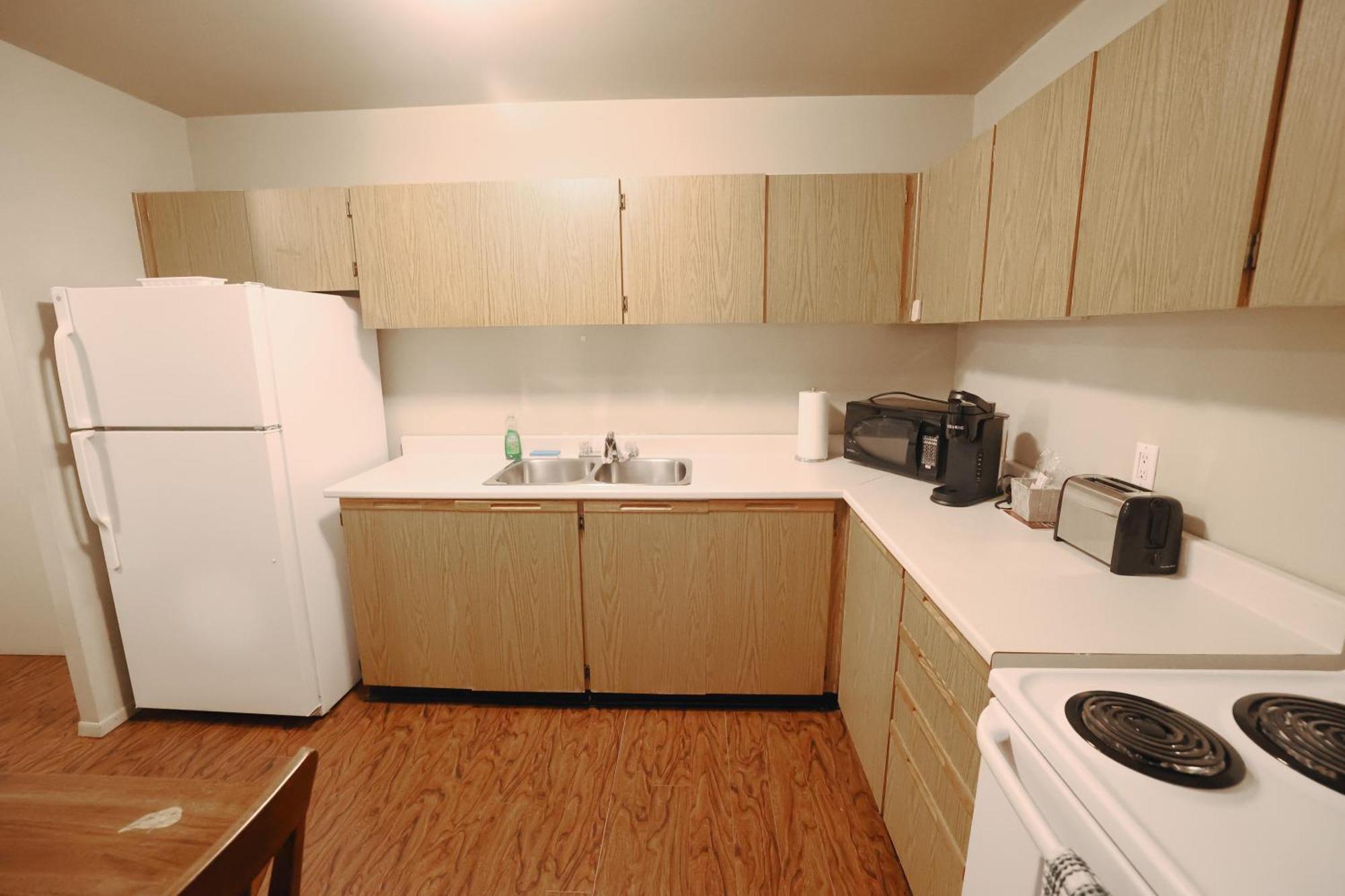 Paris Plaza Apartment Elliot Lake ภายนอก รูปภาพ