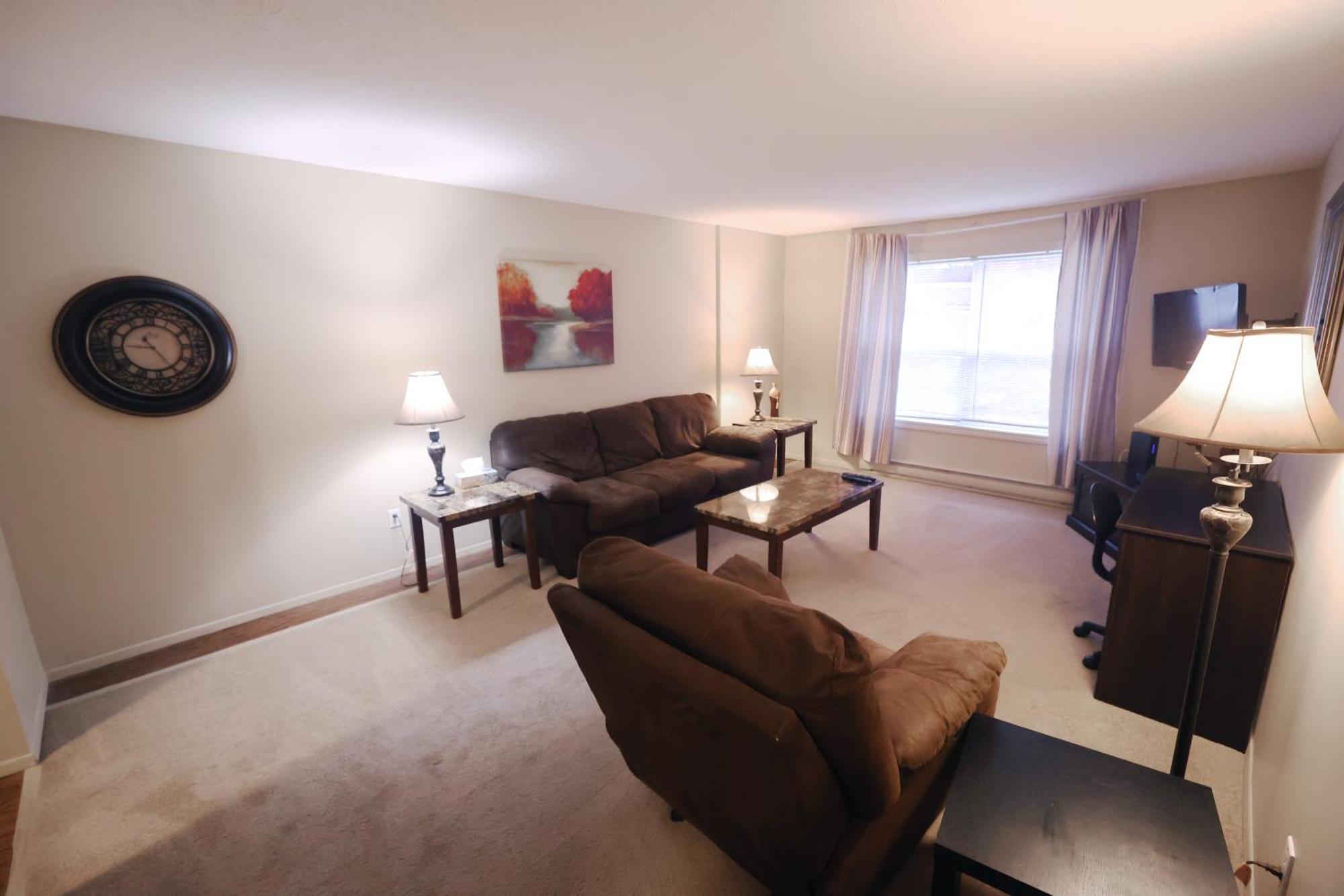 Paris Plaza Apartment Elliot Lake ภายนอก รูปภาพ