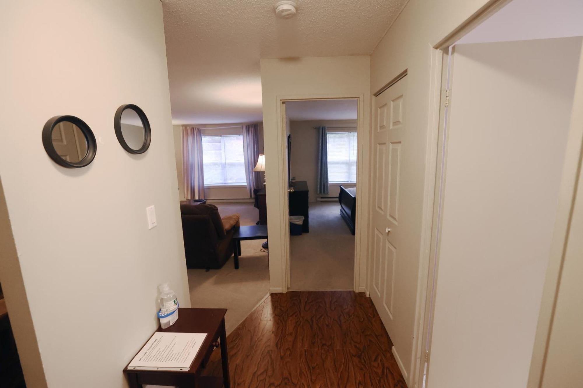 Paris Plaza Apartment Elliot Lake ภายนอก รูปภาพ