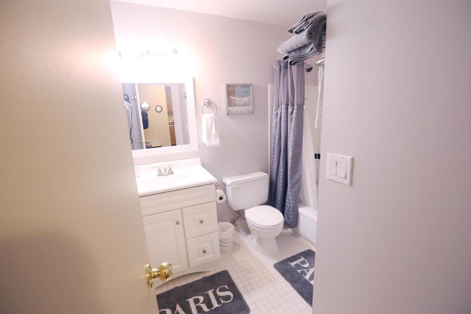Paris Plaza Apartment Elliot Lake ภายนอก รูปภาพ