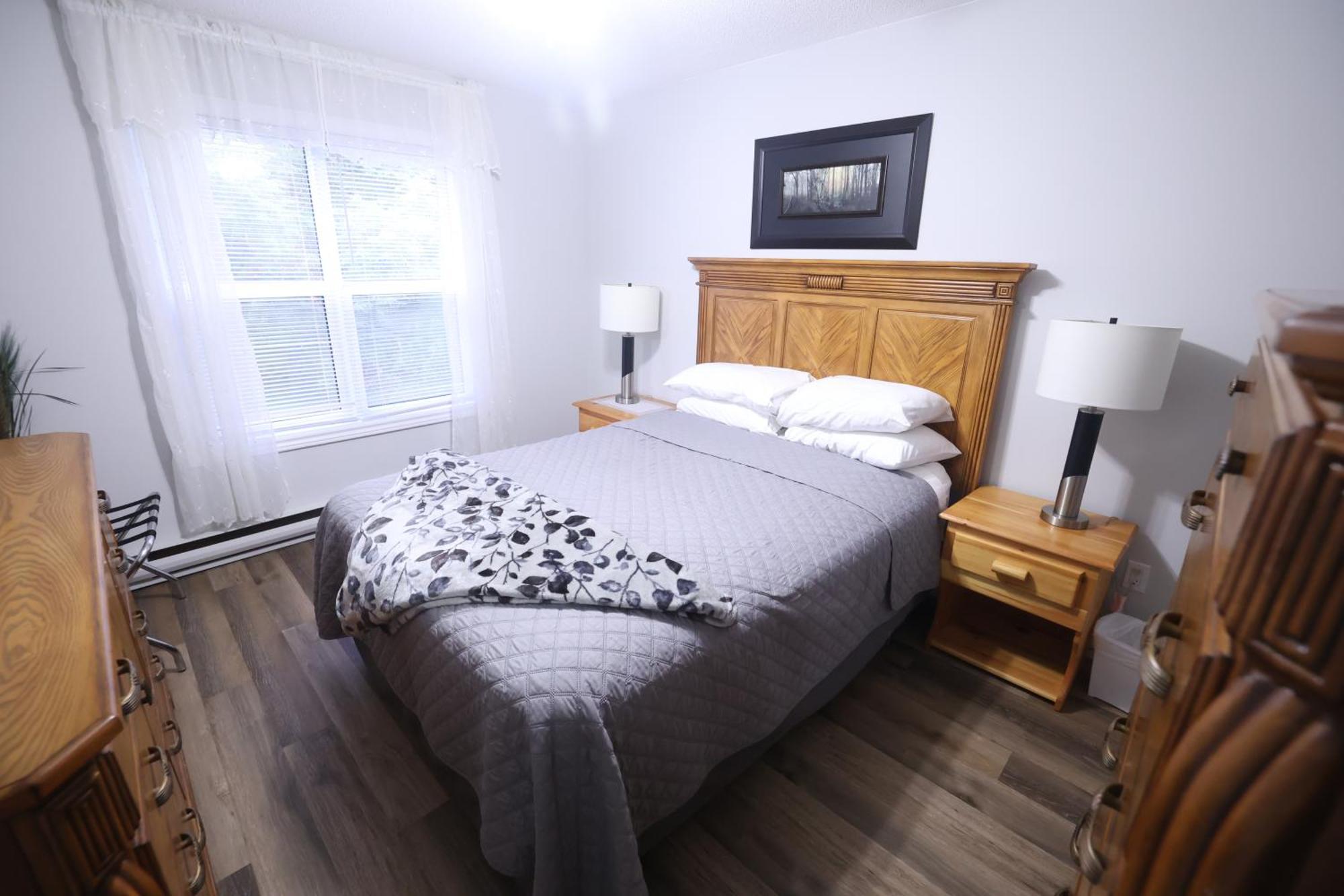 Paris Plaza Apartment Elliot Lake ภายนอก รูปภาพ