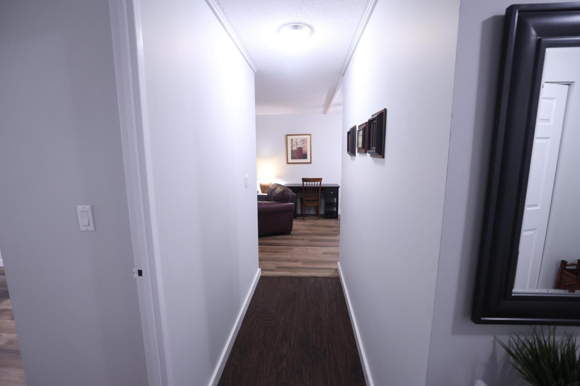 Paris Plaza Apartment Elliot Lake ภายนอก รูปภาพ