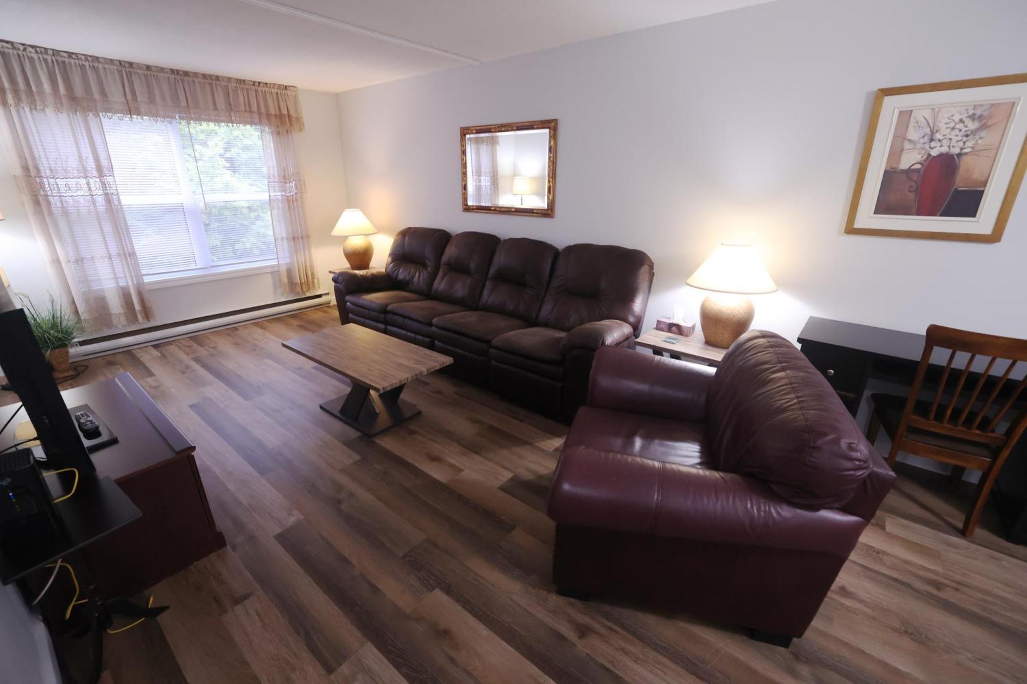 Paris Plaza Apartment Elliot Lake ภายนอก รูปภาพ