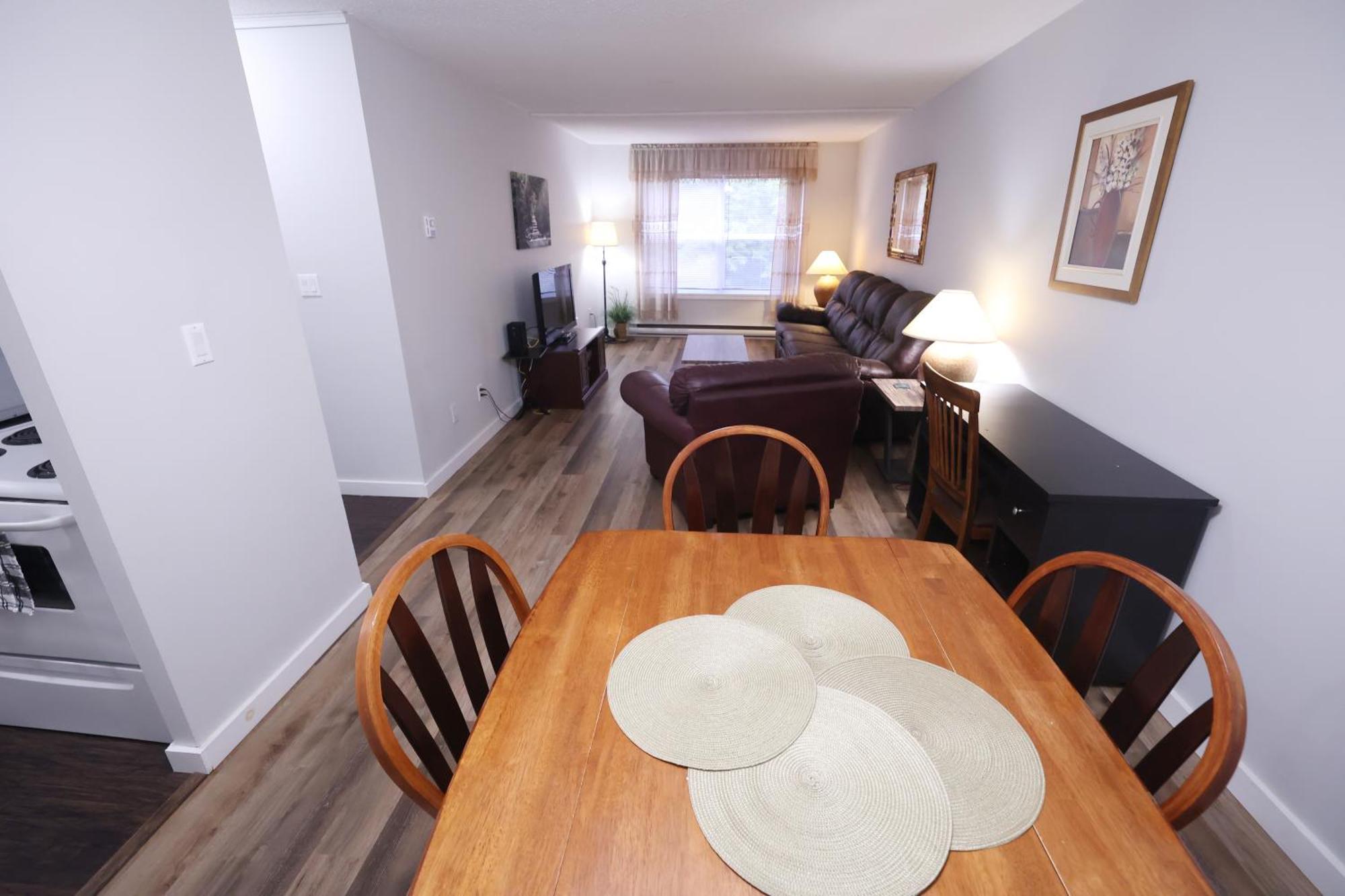 Paris Plaza Apartment Elliot Lake ภายนอก รูปภาพ