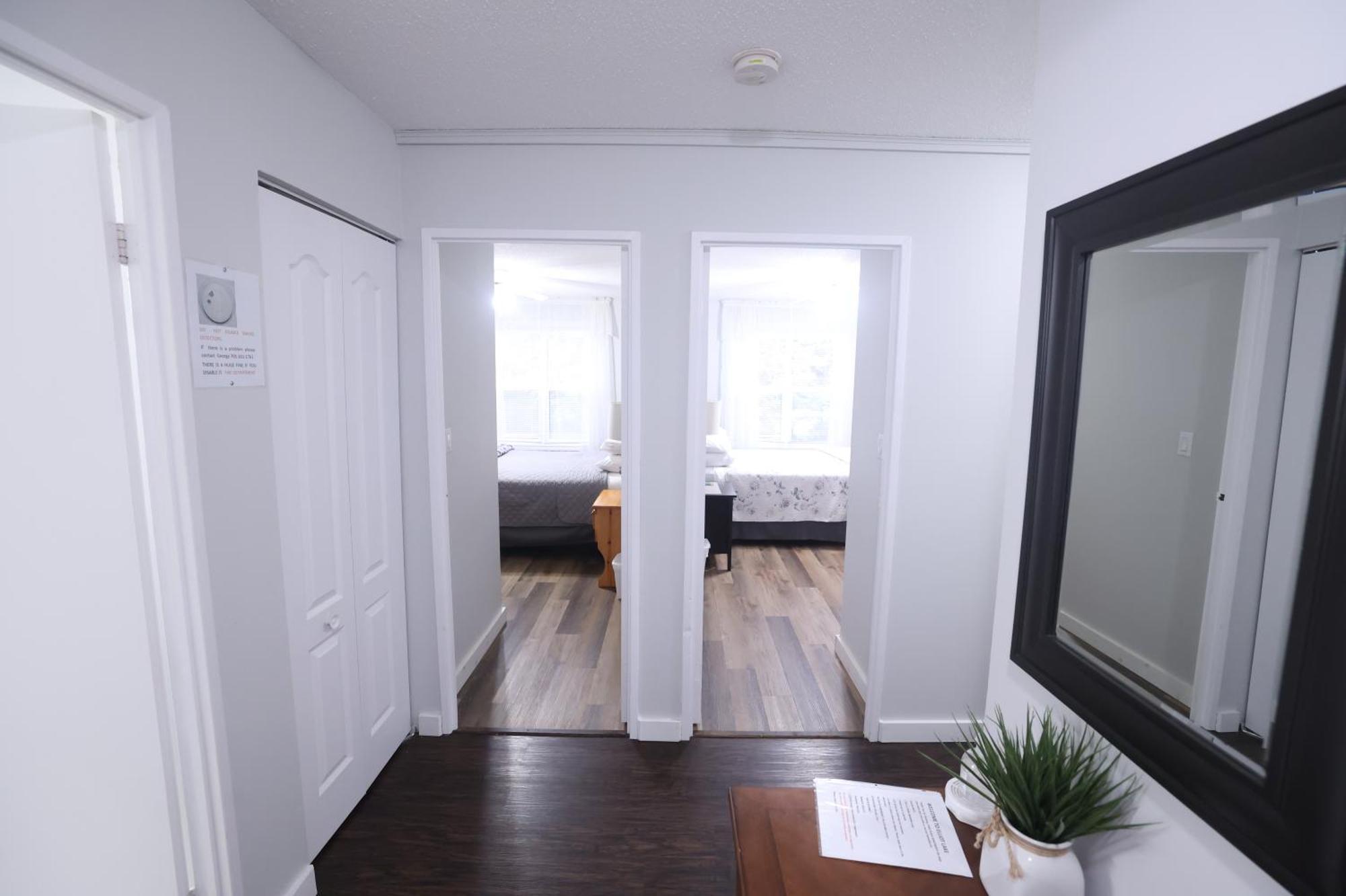 Paris Plaza Apartment Elliot Lake ภายนอก รูปภาพ